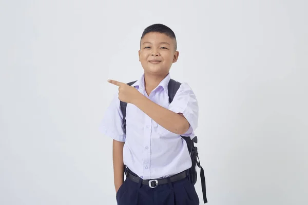 Portrety Azjatyckiego Chłopca Tajskiego Kraju Mundurze Szkolnym Izolowane Białym Tle — Zdjęcie stockowe