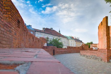Miedzymurze Jana Zachwatowicza, Polonya 'dan Varşova Barbican