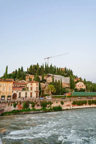 Kilátás Vízparton Adige Folyó Verona Olaszország Verona Európa Egyik Népszerű Stock Kép