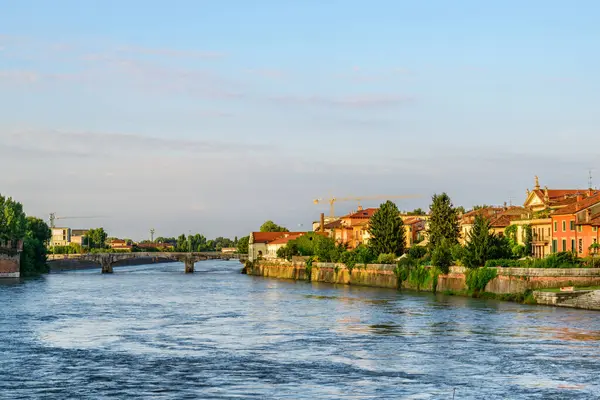 Adige Folyó Vízpartjától Veronai Ponte Navi Tól Olaszország Verona Kedvelt Stock Fotó