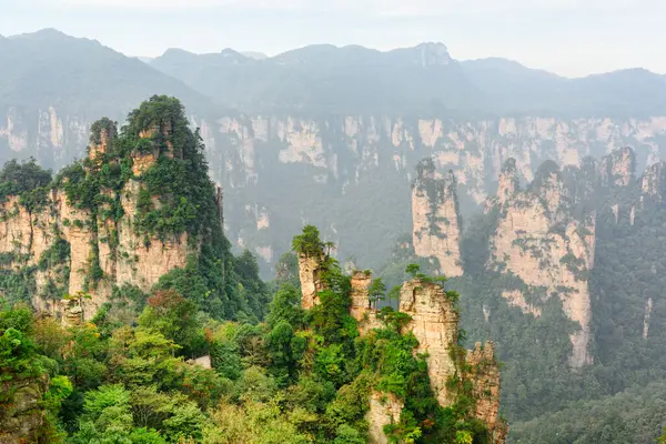 Υπέροχη Θέα Των Φυσικών Πυλώνων Χαλαζία Ψαμμίτη Των Βουνών Tianzi Φωτογραφία Αρχείου