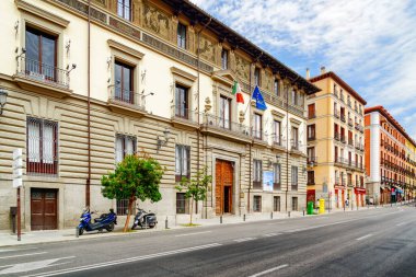 Madrid, İspanya - 18 Ağustos 2014: Palacio de Abrantes 'in muhteşem manzarası. Saray Madrid 'deki İtalyan Kültür Enstitüsü' nün (Istituto Italiano di Cultura) merkezidir..