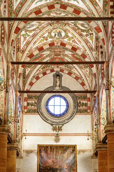 stock image Interior of the Basilica di Santa Anastasia (Church of Saint Anastasia) in Verona, Italy.
