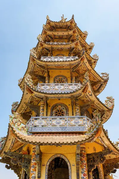 Lat Vietnam Mars 2015 Linh Phuoc Pagoda Mosaikkstil Fra Glasskår stockbilde