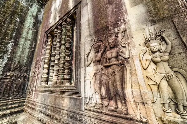 Vegg Med Basrelieff Gamle Angkor Tempel Siem Reap Kambodsja Enigmatic stockbilde
