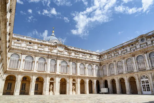 Pohled Nádvoří Fasádu Královského Paláce Madridu Madrid Oblíbenou Turistickou Destinací Stock Fotografie