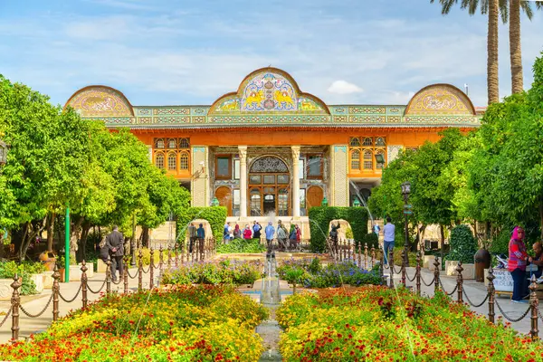 伊朗设拉子 2018年10月29日 奇观卡瓦姆历史馆 Qavam Historical House 和五彩斑斓的传统波斯花园 这所历史建筑是中东最受欢迎的旅游胜地 — 图库照片