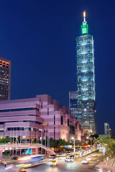 stock image Taipei, Taiwan - April 25, 2019: Awesome night view of Taipei 101 (Taipei World Financial Center) in downtown. The tower is a supertall skyscraper and a landmark of Taiwan. Amazing cityscape.