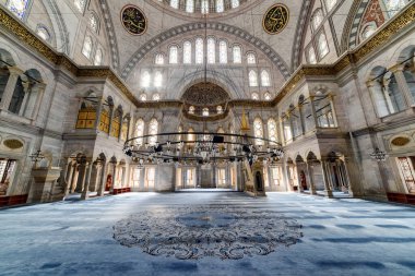 İstanbul, Türkiye - 15 Eylül 2021: Nuruosmaniye Camii, İstanbul, Türkiye.