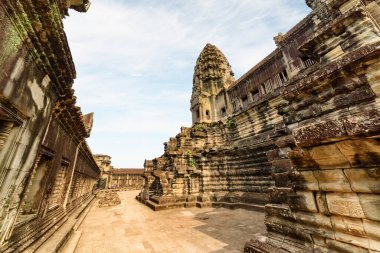 Antik tapınak kompleksi Angkor Wat Siem Reap, Kamboçya. Angkor Wat popüler bir turistik merkezdir..