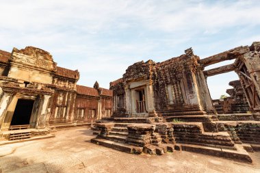 Antik tapınak kompleksi Angkor Wat Siem Reap, Kamboçya. Angkor Wat popüler bir turistik merkezdir..