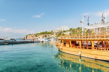 Kaleici 'deki Antalya Marina' nın muhteşem manzarası. Kaleici bölgesi tarihi kent merkezi ve Türkiye 'de popüler bir turistik merkezdir..