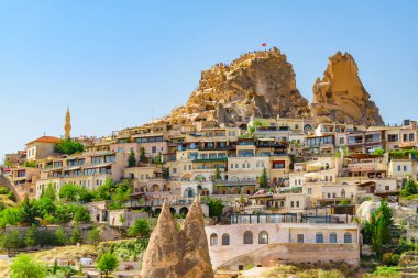 Kapadokya 'daki Goreme Tarihi Ulusal Parkı' ndaki Uchisar Şatosu manzarası. İnanılmaz bir manzara. Kapadokya Türkiye 'nin popüler bir turizm beldesi.