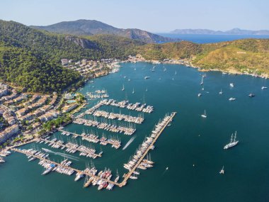 Türkiye 'deki Fethiye Marina' nın havadan görüntüsü. Fethiye, Türk Rivierası 'nda popüler bir turizm beldesi..