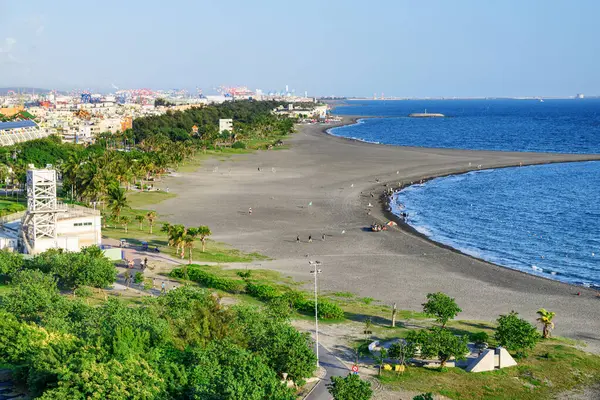 stock image Awesome aerial view of Cijin Beach at Cijin Island in Kaohsiung, Taiwan. The beach is a popular recreational gathering place among residents and tourists of Asia.