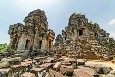 Muhteşem Angkor 'daki Gizemli Ta Keo tapınağı, Siem Reap, Kamboçya. Angkor popüler bir turistik merkezdir..