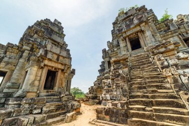 Muhteşem Angkor 'daki Gizemli Ta Keo tapınağı, Siem Reap, Kamboçya. Angkor popüler bir turistik merkezdir..