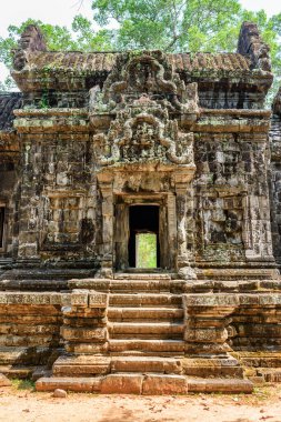 Angkor, Siem Reap, Kamboçya 'daki Thommanon tapınağının antik binaları. Yağmur ormanlarının arasına gizlenmiş gizemli Thommanon. Angkor Wat popüler bir turistik merkezdir..