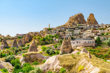 Kapadokya 'daki Goreme Tarihi Ulusal Parkı' ndaki Uchisar Şatosu manzarası. İnanılmaz bir manzara. Kapadokya Türkiye 'nin popüler bir turizm beldesi.