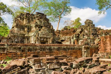 Sabah güneşinde inanılmaz Angkor antik Preah Khan tapınağının gizemli kalıntıları. Siem Reap, Kamboçya. Esrarengiz Preah Khan yağmur ormanlarının arasında yuvalanmış. Angkor popüler bir turistik.