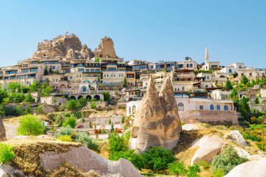 Kapadokya 'daki Goreme Tarihi Ulusal Parkı' ndaki Uchisar Şatosu manzarası. İnanılmaz bir manzara. Kapadokya Türkiye 'nin popüler bir turizm beldesi.