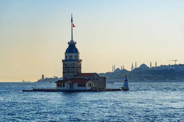 stock image Sunset view of the Maiden's Tower (Leander's Tower) and the Bosporus in Istanbul, Turkey. Istanbul is a popular tourist destination in the world.