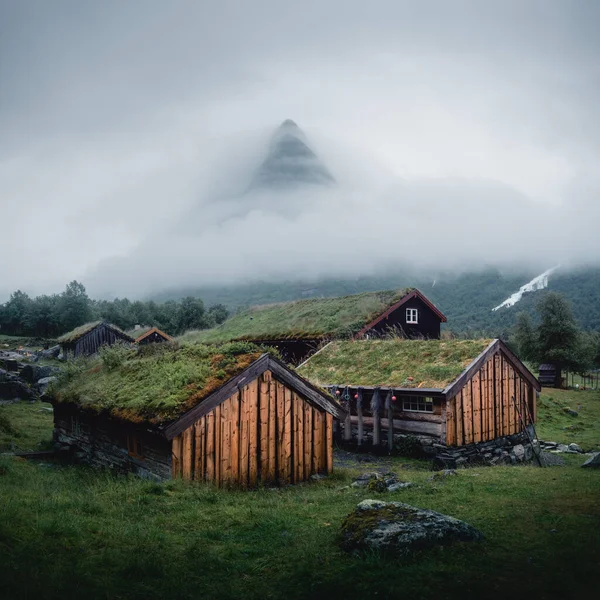 Norské Staré Dřevěné Rybářské Domy Travnatými Střechami Innerdalen Norways Nejkrásnější — Stock fotografie
