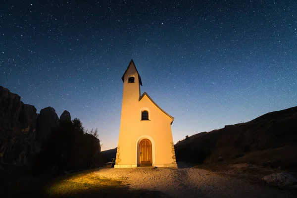 Increíble Vista Sobre Pequeña Capilla Iilluminated Kapelle Ciapela Gardena Pass — Foto de Stock