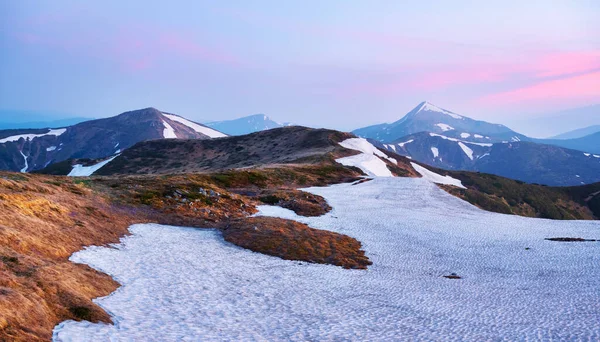 Primavera Montañas Panorama Durante Impresionante Amanecer Con Cielo Rosa Los — Foto de Stock