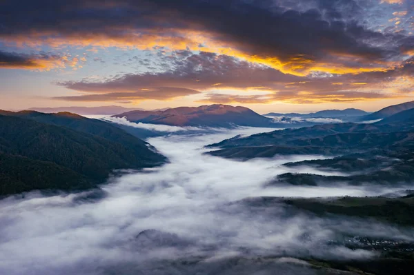 Amazing Flowing Morning Fog Summer Mountains Beautiful Sunrise Background Landscape — Stock Photo, Image