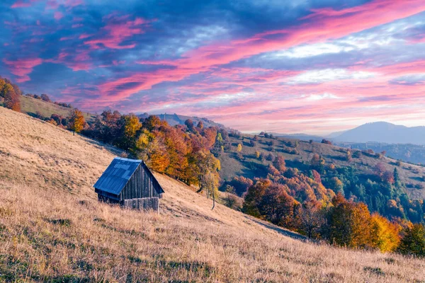 Old Wooden Cabin Autumn Meadow Sunset Red Beech Trees Background — Stock Photo, Image