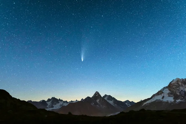 Γραφική Νυχτερινή Έναστρη Θέα Του Monte Bianco Βουνά Κυμαίνονται Στις — Φωτογραφία Αρχείου