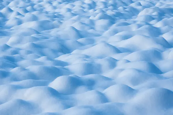 Fondo Invierno Abstracto Las Olas Nieve Azul Campo Nevado —  Fotos de Stock
