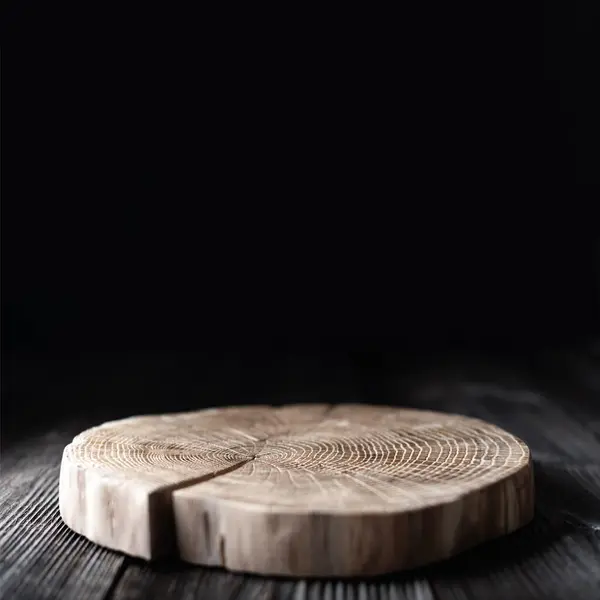 Wooden Plate Carved Tree Trunk Old Grunge Wooden Table Black — Stock Photo, Image