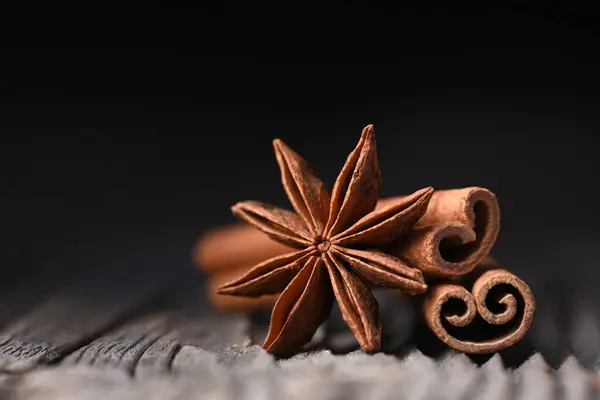 Anise Star Cinnamon Sticks Wooden Board Close Studio Macro Shot — Stock Photo, Image