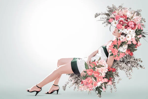 Beautiful Young Woman Fashion Portrait Flowers Surrounding Her — Stock Photo, Image