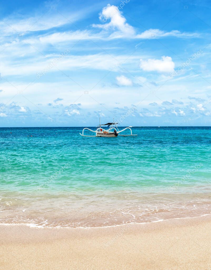 Isla Bali Indonesia Vacaciones Verano Barcos Pesca Flotando Océano Barco —  Foto de stock © Vitalii_Mamchuk #655702558, image size:801x1024