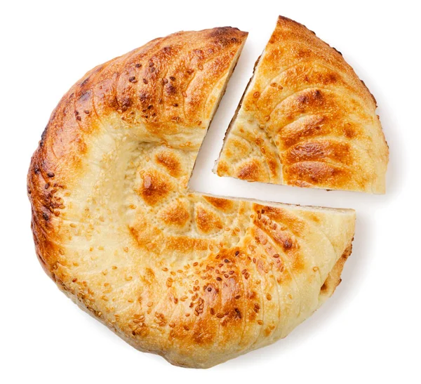Pita Brot Mit Einem Geschnittenen Stück Großaufnahme Auf Weißem Hintergrund — Stockfoto