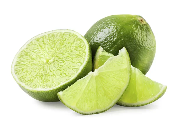 Mogen Lime Hälften Och Bitar Närbild Vit Bakgrund Isolerad — Stockfoto