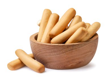 Grissini, tahta bir tabakta beyaz bir arka planda yakın çekim yapıyor. İzole edilmiş