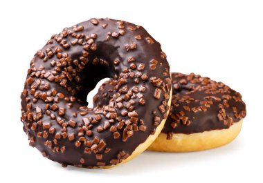 Beyaz arka planda iki çikolatalı çörek. İzole edilmiş