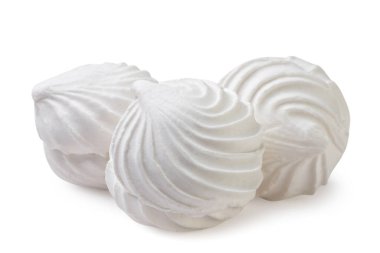 Marshmallow Zephyr beyaz arka planda yakın plan. İzole edilmiş