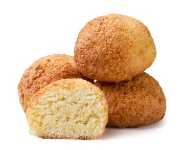 Hindistan cevizli kurabiyeler ve beyaz arka planda yarı yakın plan. İzole edilmiş