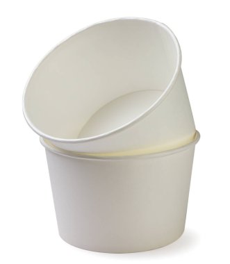 Kağıt kaseler beyaz arka planda. İzole edilmiş