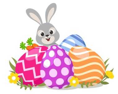 Paskalya yumurtaları ve beyaz arka planda yakın plan havuçlu tavşan. Mutlu Paskalyalar