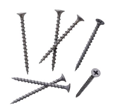 Beyaz arka planda yakın plan ahşap vidalar. Siyah kendini tıklatan vidalar izole edilmiş.