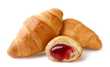 Kruvasan ve yarısı beyaz arka planda reçel kaplı. İzole edilmiş