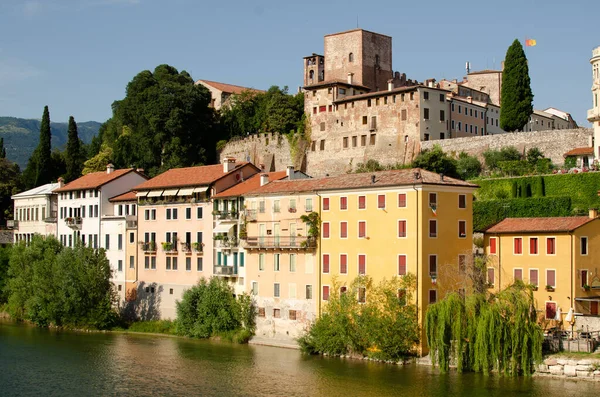 旧市街と川のパノラマビュー バッサーノ グラッパ イタリア — ストック写真