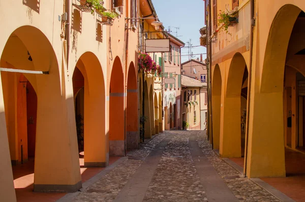 Oude Straat Van Dozza Met Straatkunst Aan Muren Emilia Romagna — Stockfoto