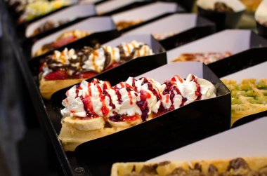 Muzlu ve kremalı Belçika waffleları